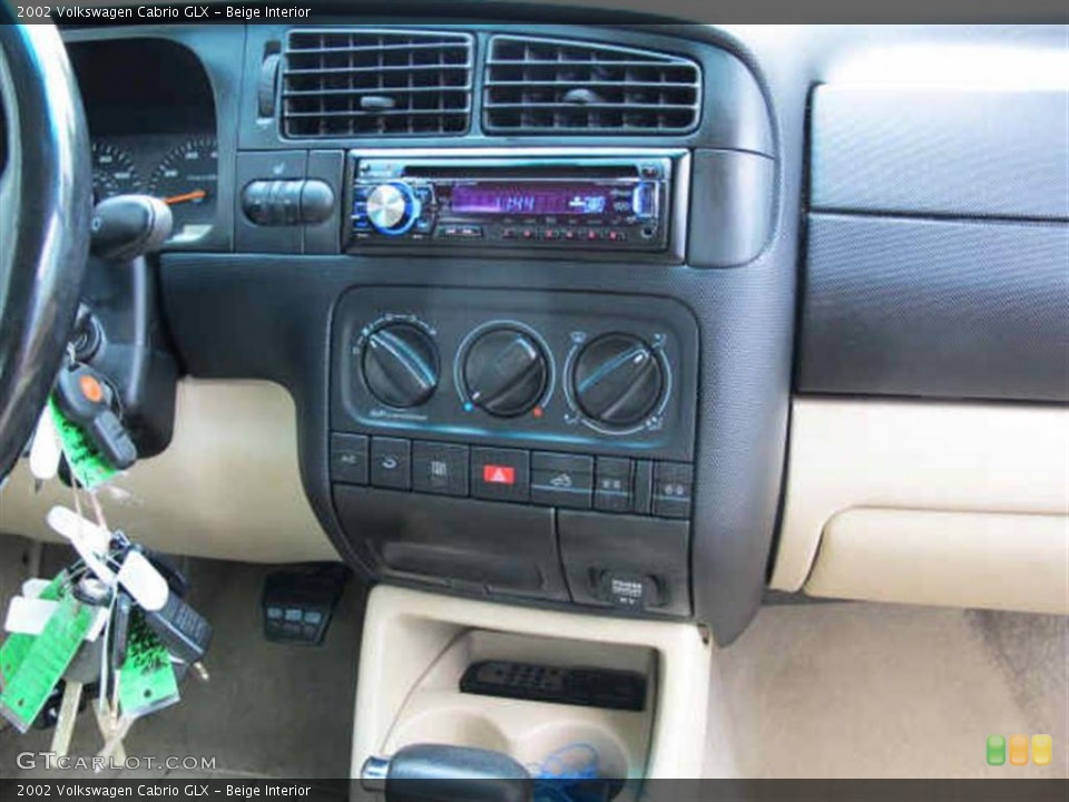 Beige Interior Controls for the 2002 Volkswagen Cabrio GLX #40501394