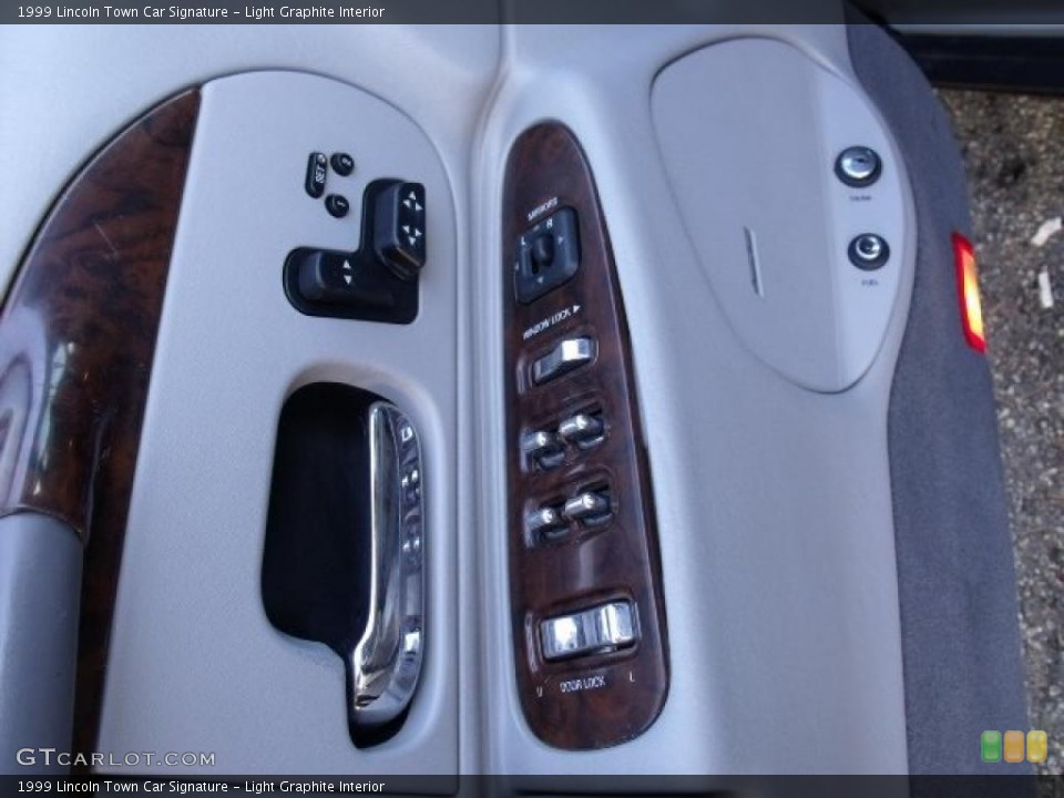 Light Graphite Interior Controls for the 1999 Lincoln Town Car Signature #40512618
