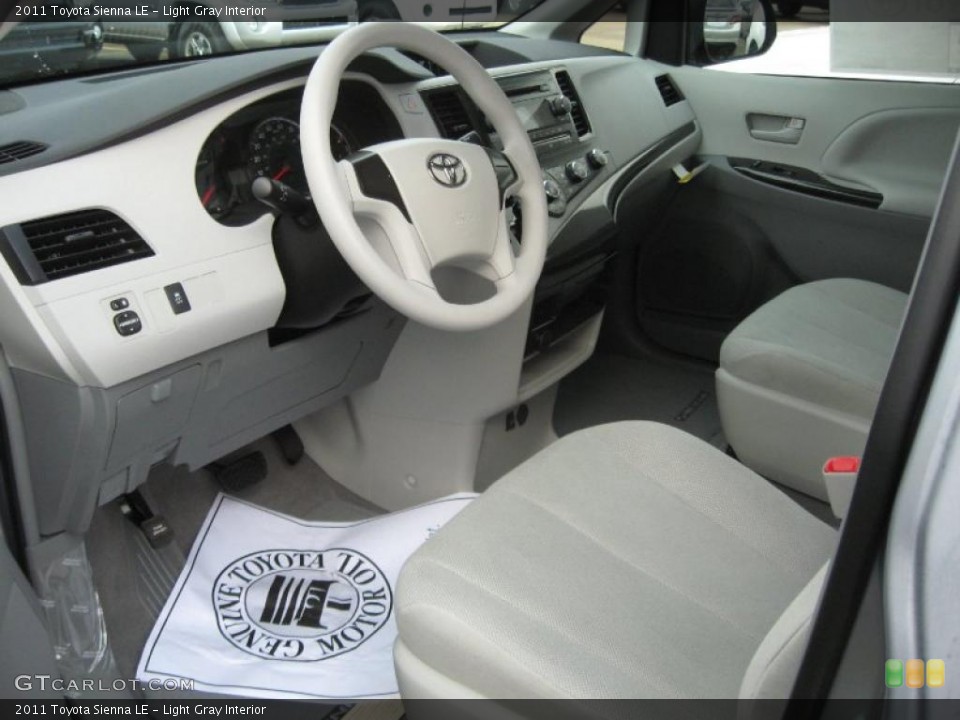 Light Gray Interior Photo for the 2011 Toyota Sienna LE #40531768
