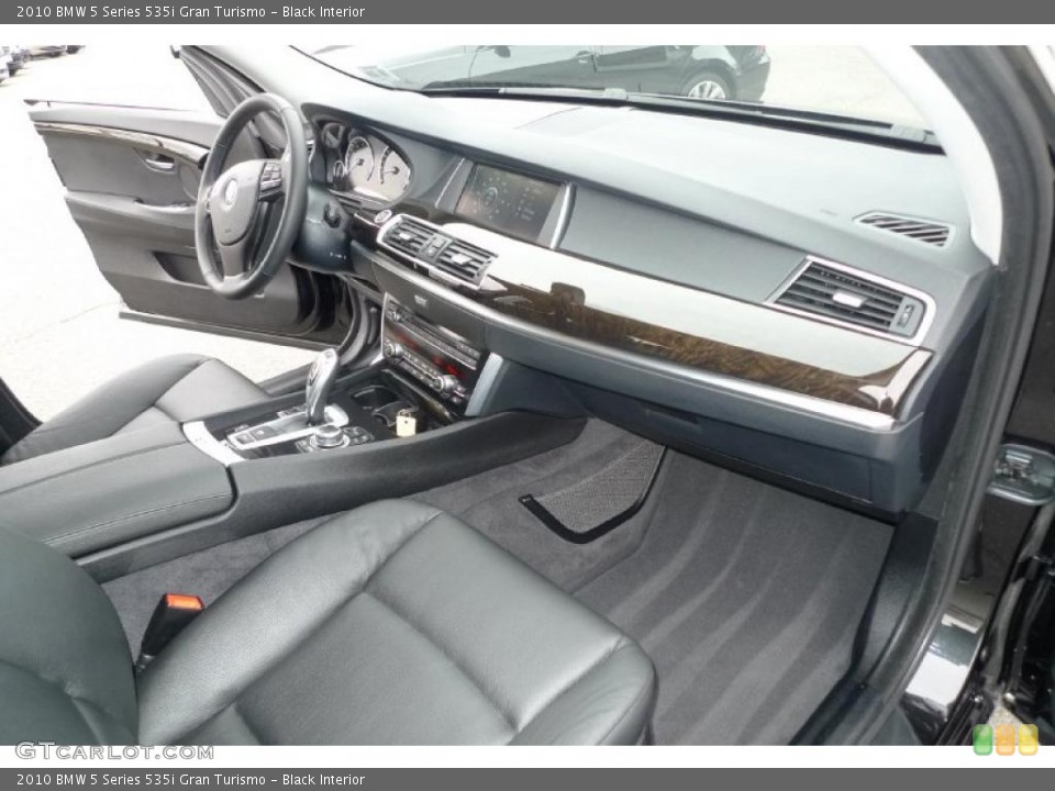 Black Interior Dashboard for the 2010 BMW 5 Series 535i Gran Turismo #40540681