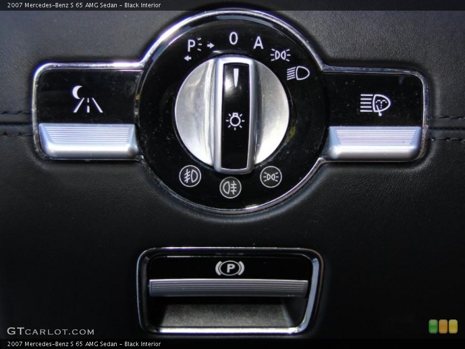 Black Interior Controls for the 2007 Mercedes-Benz S 65 AMG Sedan #40550105