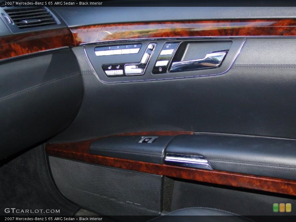 Black Interior Door Panel for the 2007 Mercedes-Benz S 65 AMG Sedan #40550141