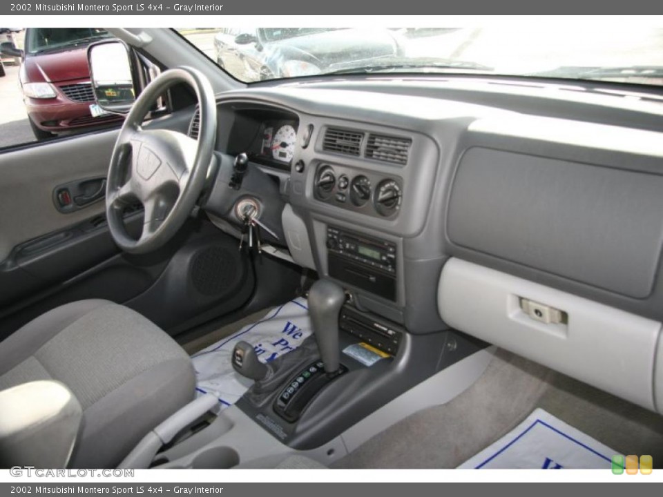Gray Interior Photo for the 2002 Mitsubishi Montero Sport LS 4x4 #40550673
