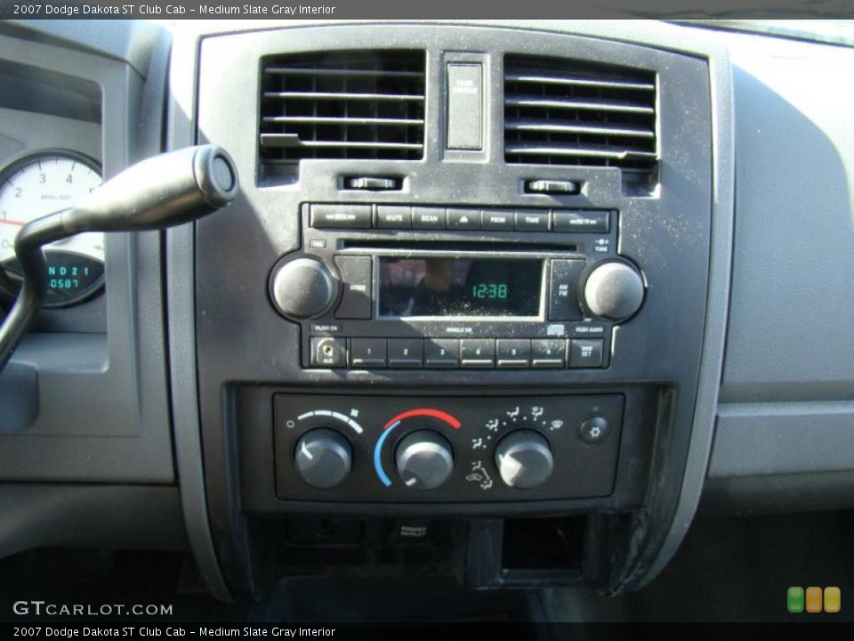 Medium Slate Gray Interior Controls for the 2007 Dodge Dakota ST Club Cab #40552037