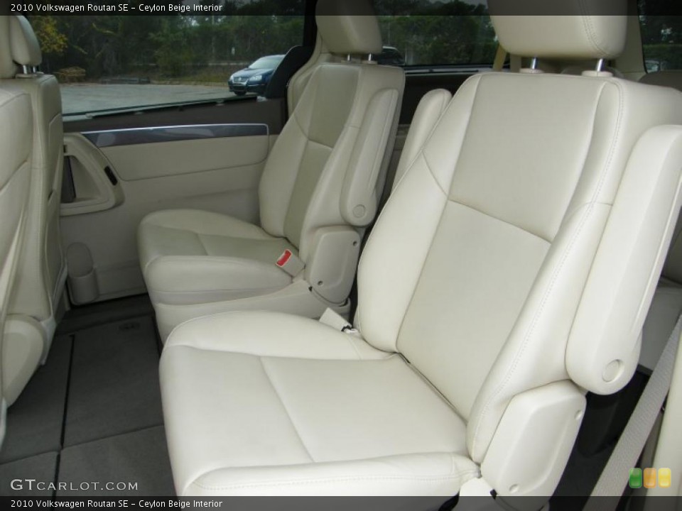Ceylon Beige Interior Photo for the 2010 Volkswagen Routan SE #40558325