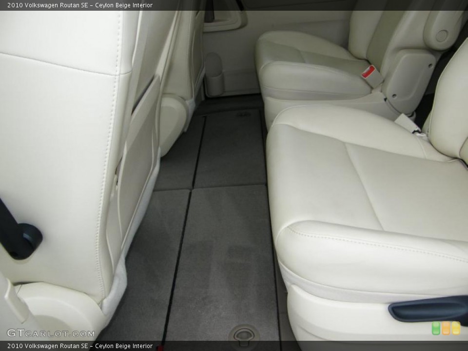Ceylon Beige Interior Photo for the 2010 Volkswagen Routan SE #40558337