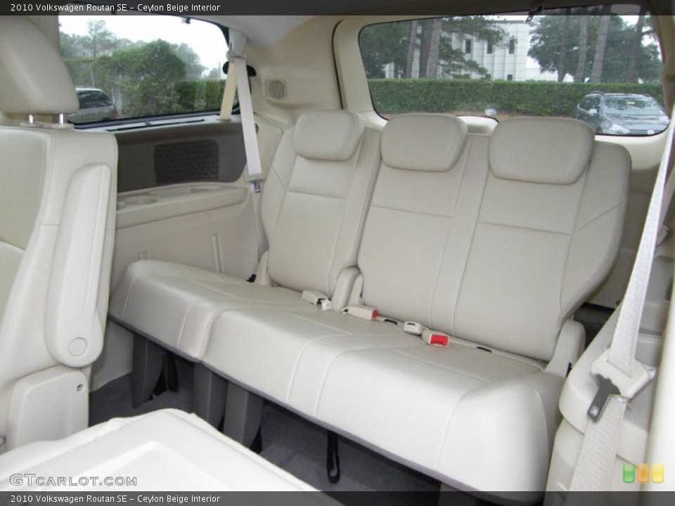 Ceylon Beige Interior Photo for the 2010 Volkswagen Routan SE #40558369