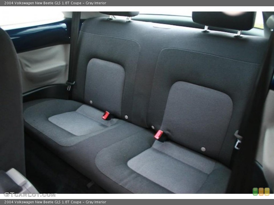 Gray Interior Photo for the 2004 Volkswagen New Beetle GLS 1.8T Coupe #40568178