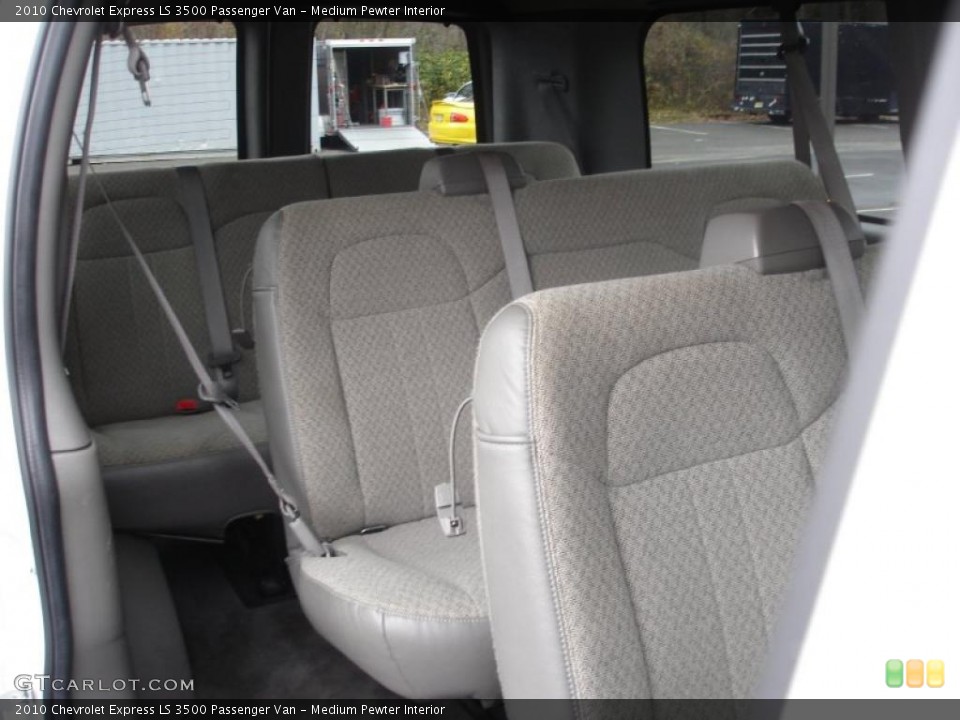 Medium Pewter Interior Photo for the 2010 Chevrolet Express LS 3500 Passenger Van #40589293