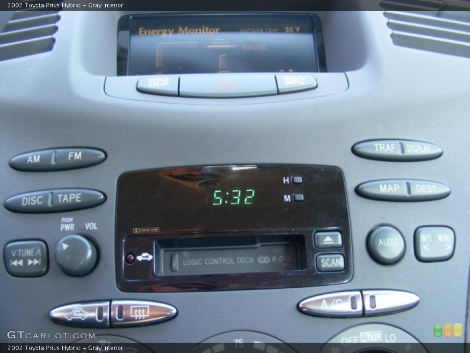 Gray Interior Controls for the 2002 Toyota Prius Hybrid #40593641
