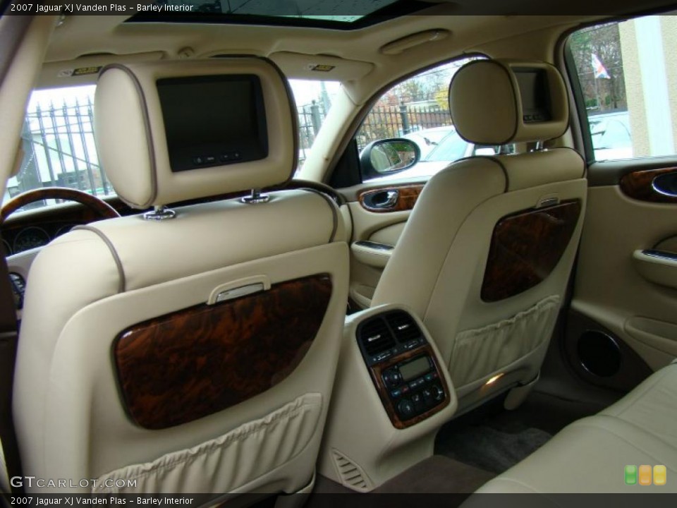Barley Interior Photo for the 2007 Jaguar XJ Vanden Plas #40603077