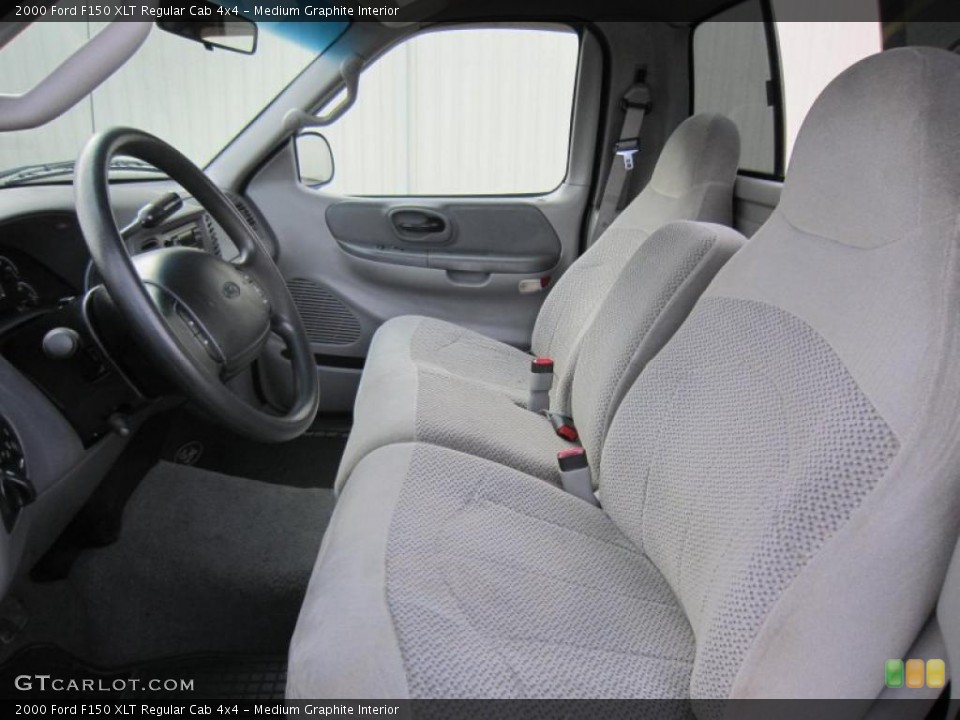 Medium Graphite Interior Photo for the 2000 Ford F150 XLT Regular Cab 4x4 #40604793
