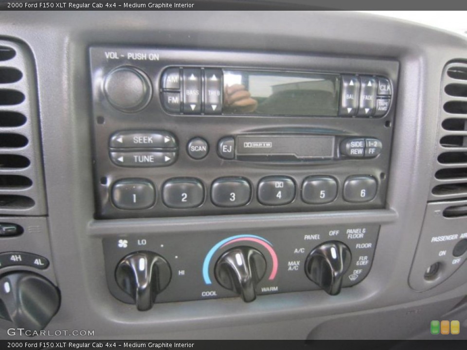 Medium Graphite Interior Controls for the 2000 Ford F150 XLT Regular Cab 4x4 #40604857
