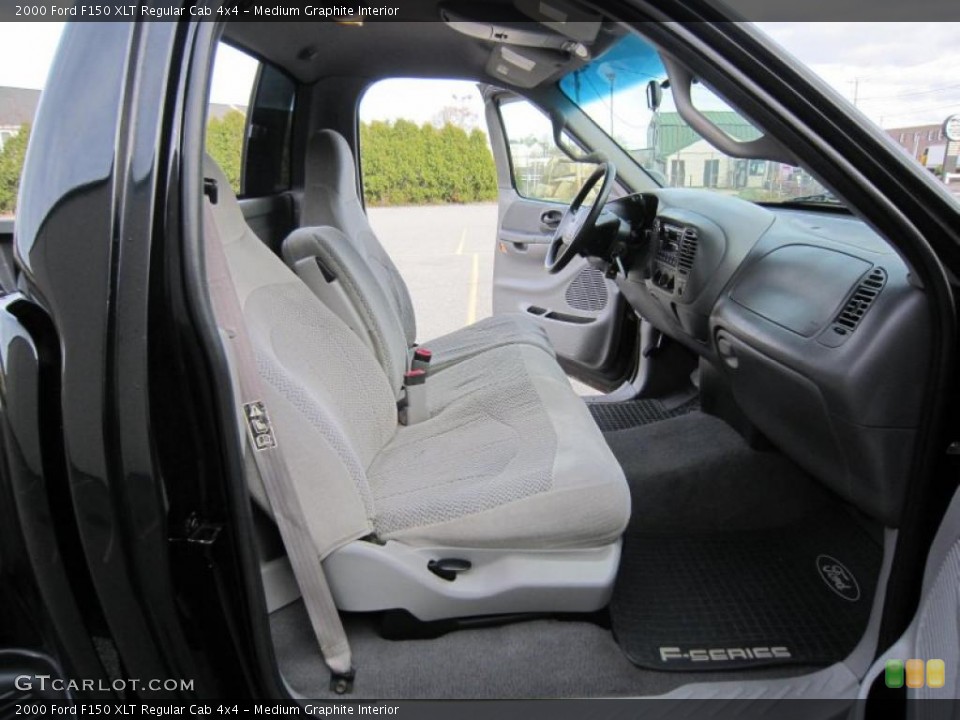 Medium Graphite Interior Photo for the 2000 Ford F150 XLT Regular Cab 4x4 #40604953