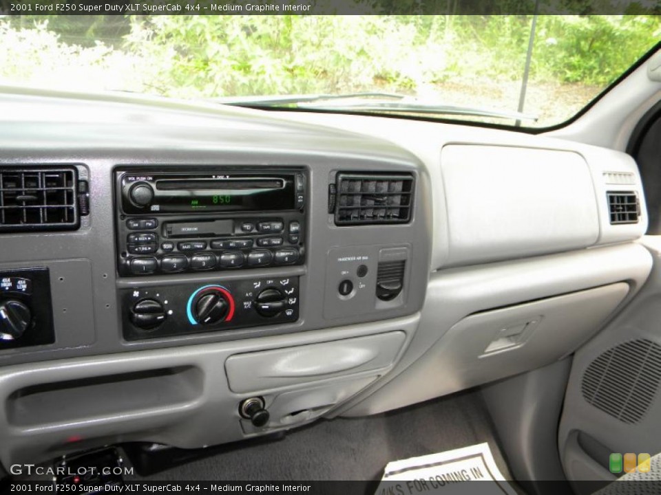 Medium Graphite Interior Controls for the 2001 Ford F250 Super Duty XLT SuperCab 4x4 #40605909