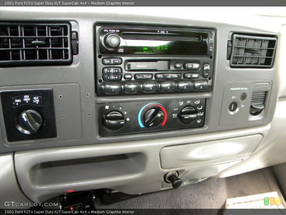 Medium Graphite Interior Controls for the 2001 Ford F250 Super Duty XLT SuperCab 4x4 #40605957