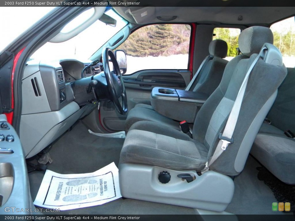 Medium Flint Grey Interior Photo for the 2003 Ford F250 Super Duty XLT SuperCab 4x4 #40607701