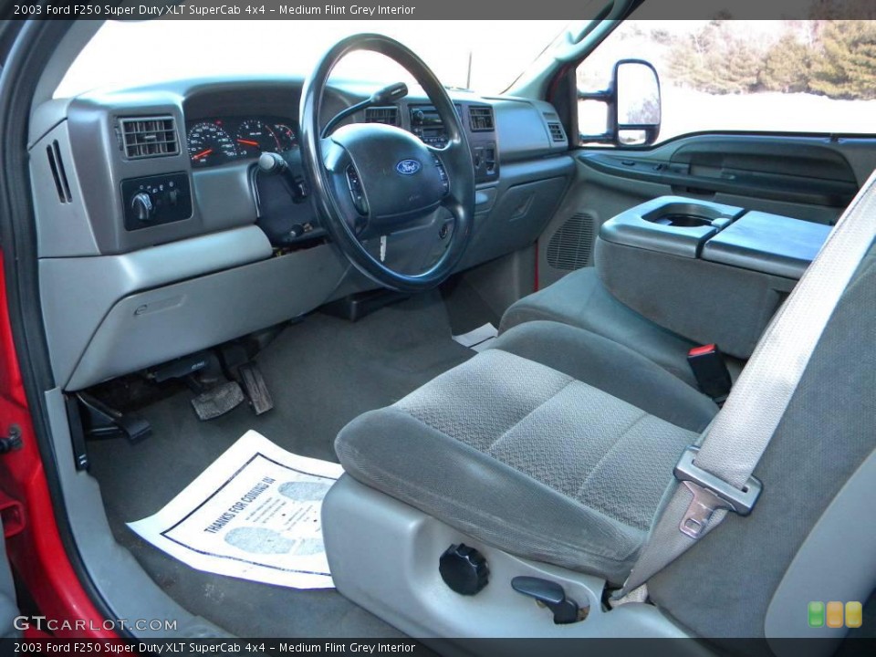 Medium Flint Grey Interior Photo for the 2003 Ford F250 Super Duty XLT SuperCab 4x4 #40607717