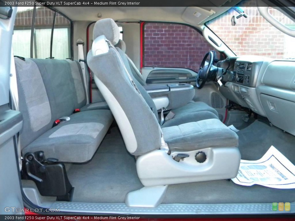 Medium Flint Grey Interior Photo for the 2003 Ford F250 Super Duty XLT SuperCab 4x4 #40607809