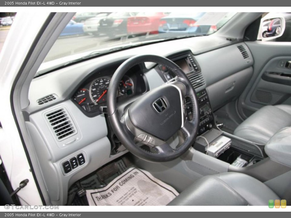 Gray Interior Photo for the 2005 Honda Pilot EX-L 4WD #40611129