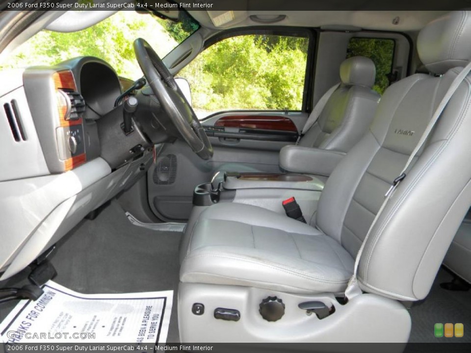 Medium Flint Interior Photo for the 2006 Ford F350 Super Duty Lariat SuperCab 4x4 #40614861