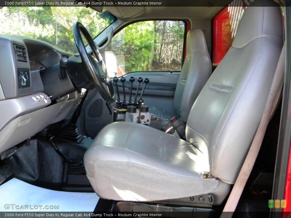 Medium Graphite Interior Photo for the 2000 Ford F550 Super Duty XL Regular Cab 4x4 Dump Truck #40622106