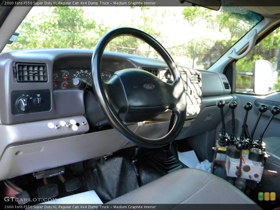 Medium Graphite Interior Photo for the 2000 Ford F550 Super Duty XL Regular Cab 4x4 Dump Truck #40622110