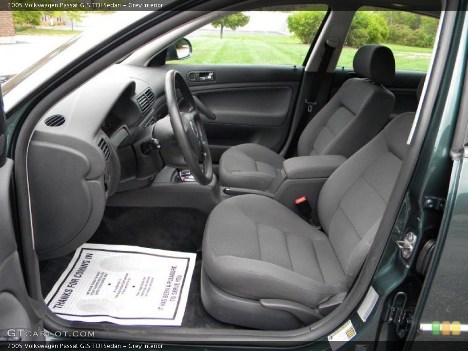 Grey Interior Photo for the 2005 Volkswagen Passat GLS TDI Sedan #40623710