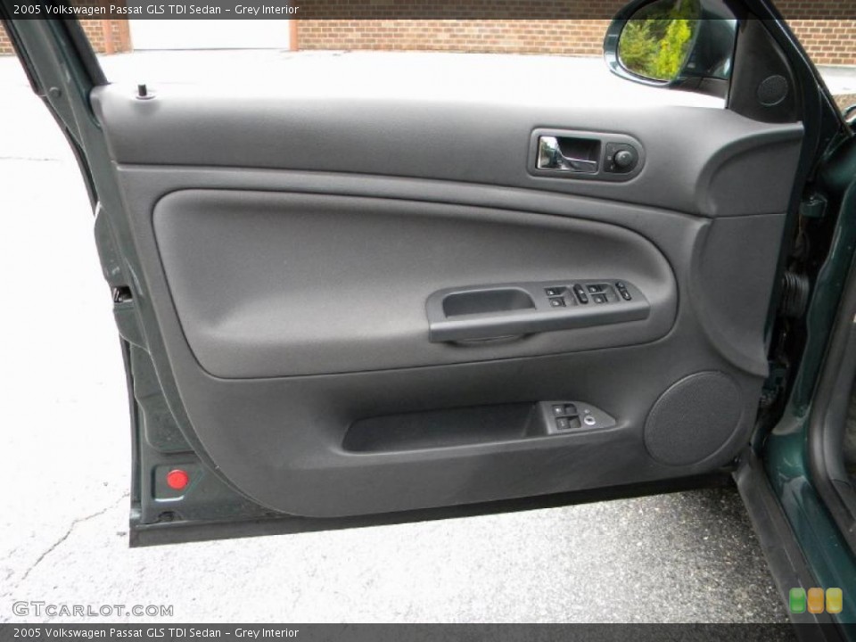 Grey Interior Door Panel for the 2005 Volkswagen Passat GLS TDI Sedan #40623818