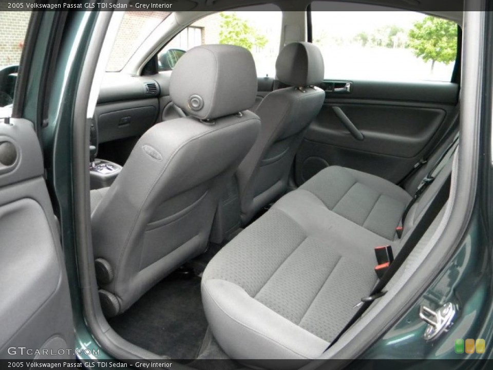 Grey Interior Photo for the 2005 Volkswagen Passat GLS TDI Sedan #40623850