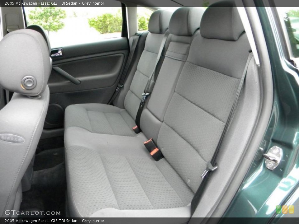 Grey Interior Photo for the 2005 Volkswagen Passat GLS TDI Sedan #40623866
