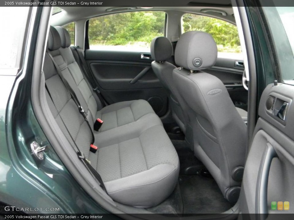 Grey Interior Photo for the 2005 Volkswagen Passat GLS TDI Sedan #40623910