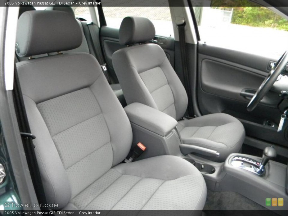 Grey Interior Photo for the 2005 Volkswagen Passat GLS TDI Sedan #40624014