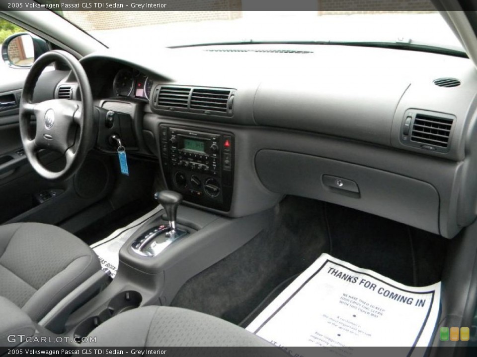 Grey Interior Dashboard for the 2005 Volkswagen Passat GLS TDI Sedan #40624074