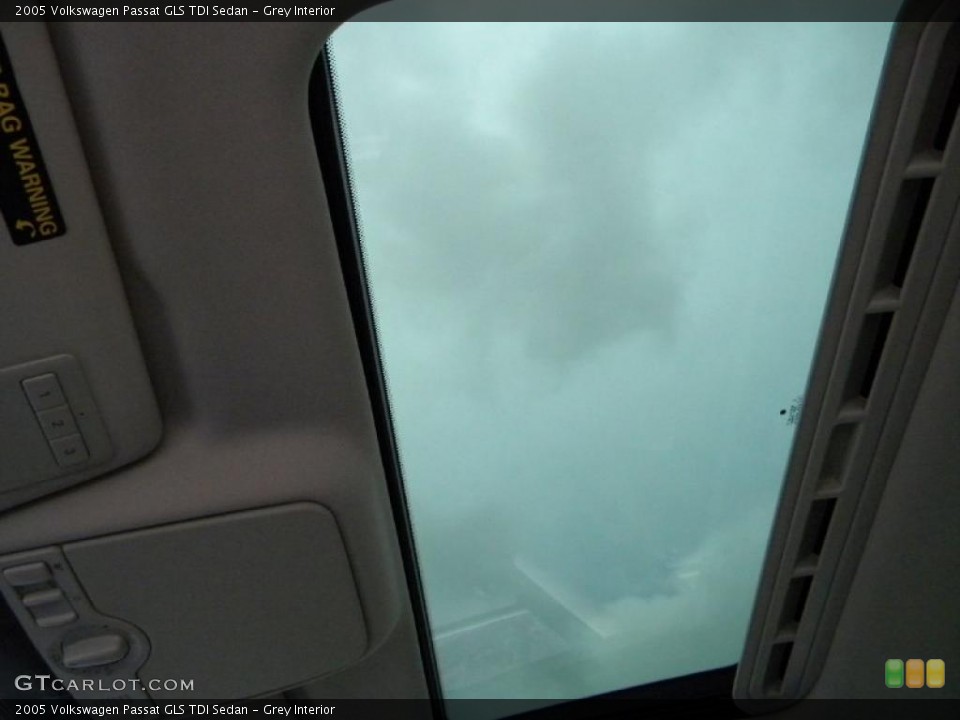 Grey Interior Sunroof for the 2005 Volkswagen Passat GLS TDI Sedan #40624346