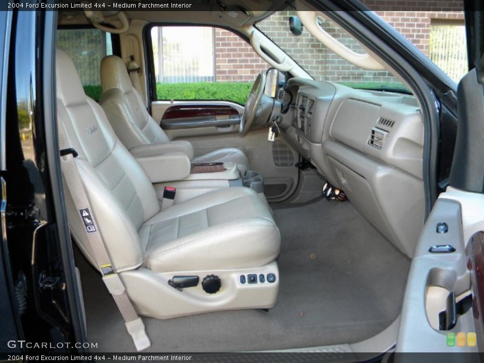 Medium Parchment Interior Photo for the 2004 Ford Excursion Limited 4x4 #40627339