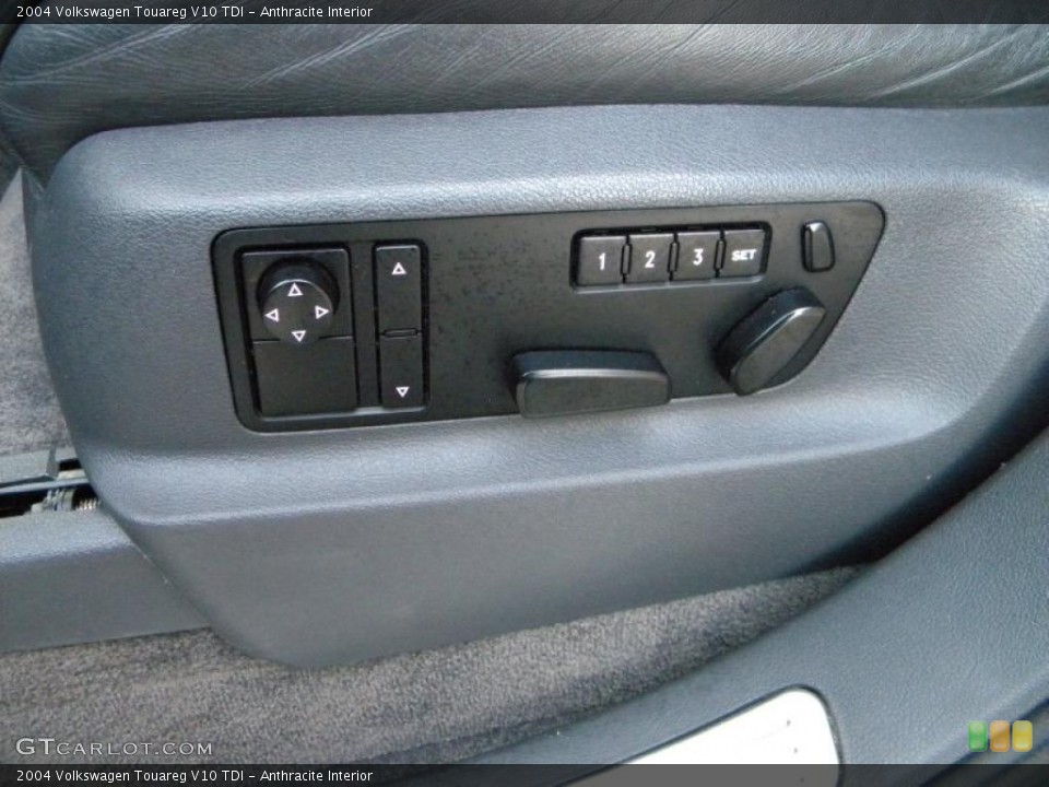 Anthracite Interior Controls for the 2004 Volkswagen Touareg V10 TDI #40627722