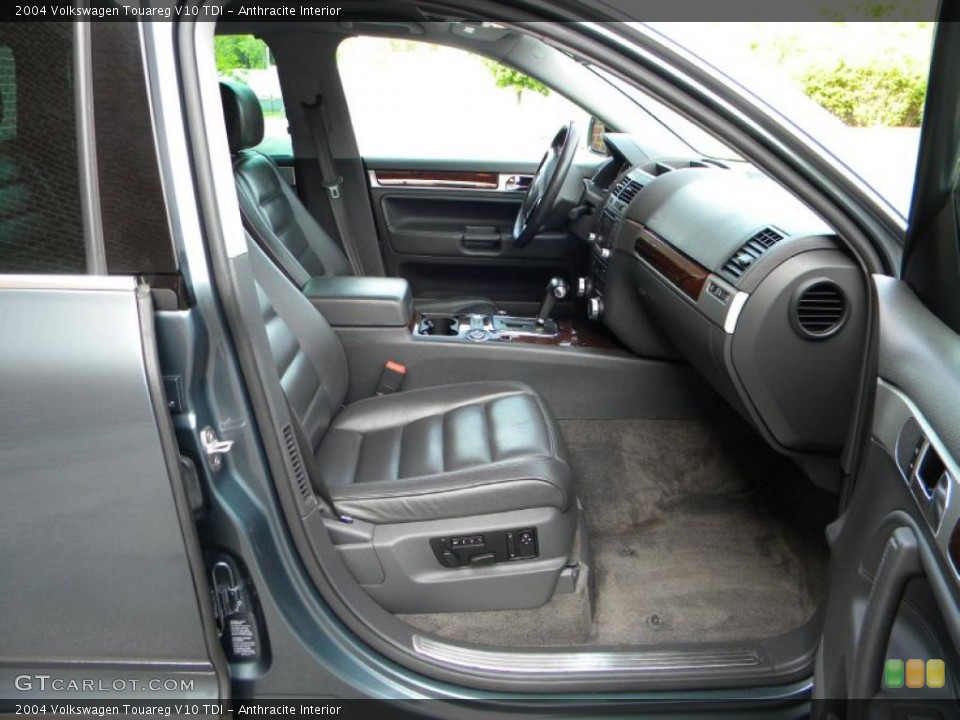 Anthracite Interior Photo for the 2004 Volkswagen Touareg V10 TDI #40628074