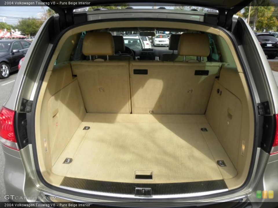 Pure Beige Interior Trunk for the 2004 Volkswagen Touareg V8 #40628082