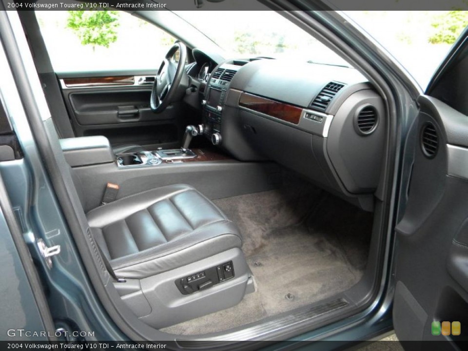 Anthracite Interior Photo for the 2004 Volkswagen Touareg V10 TDI #40628090