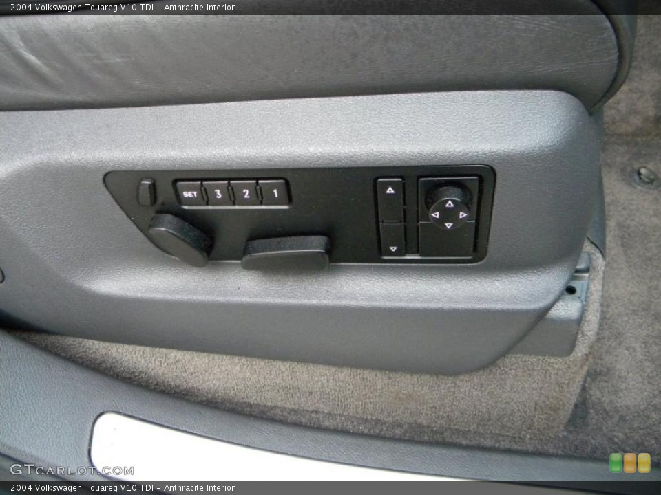 Anthracite Interior Controls for the 2004 Volkswagen Touareg V10 TDI #40628138