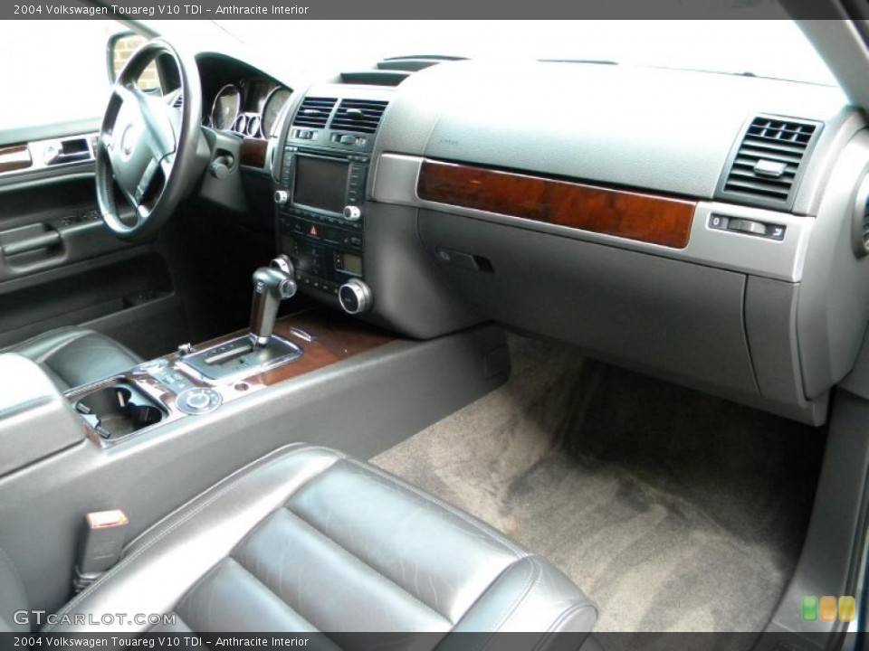 Anthracite Interior Dashboard for the 2004 Volkswagen Touareg V10 TDI #40628154