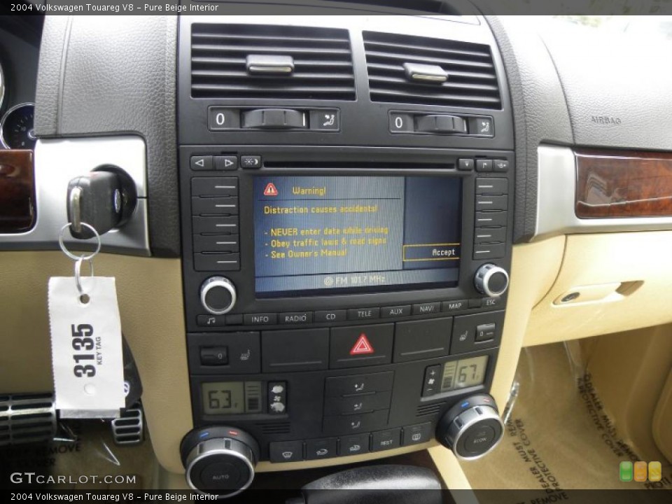 Pure Beige Interior Navigation for the 2004 Volkswagen Touareg V8 #40628174