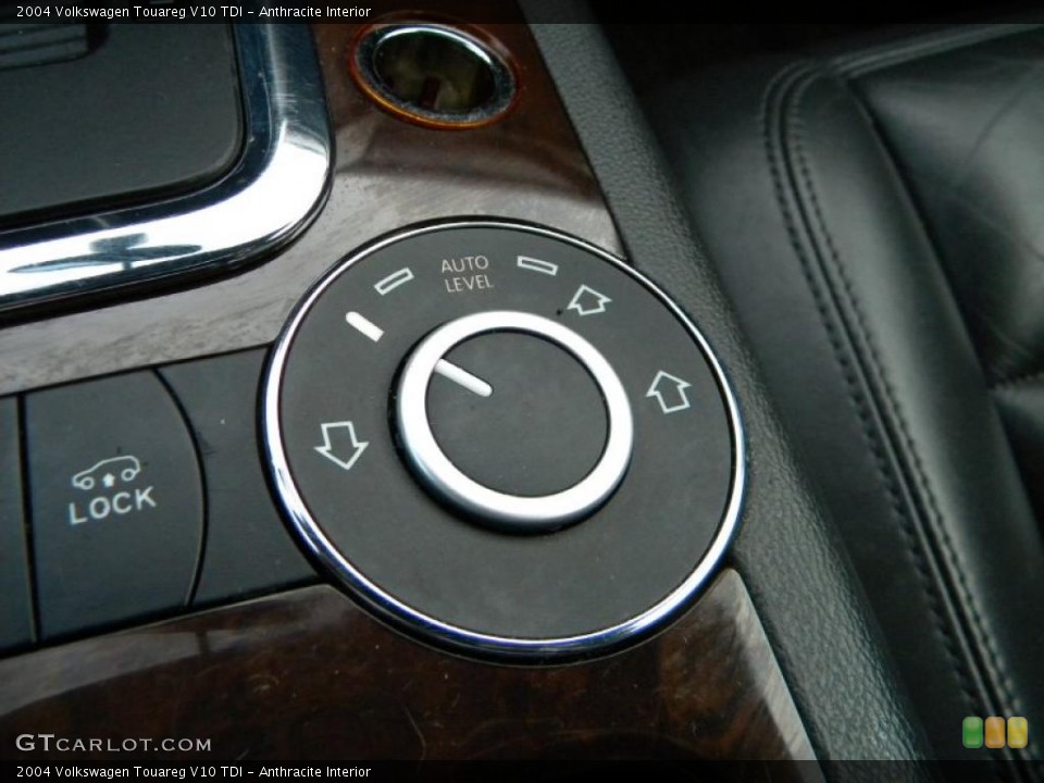 Anthracite Interior Controls for the 2004 Volkswagen Touareg V10 TDI #40628270