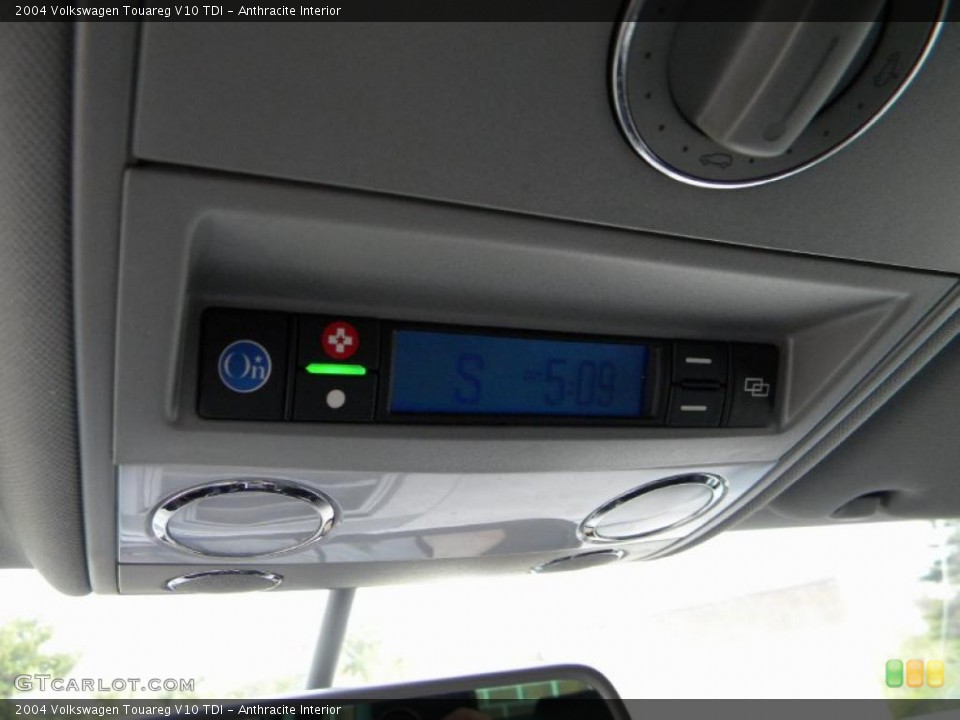 Anthracite Interior Controls for the 2004 Volkswagen Touareg V10 TDI #40628342
