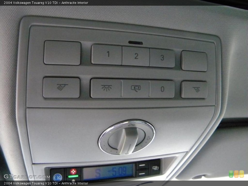 Anthracite Interior Controls for the 2004 Volkswagen Touareg V10 TDI #40628362