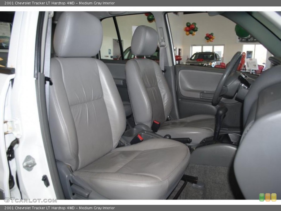 Medium Gray Interior Photo for the 2001 Chevrolet Tracker LT Hardtop 4WD #40628370