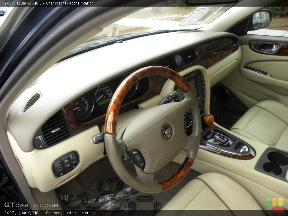 Champagne/Mocha Interior Photo for the 2007 Jaguar XJ XJ8 L #40630238