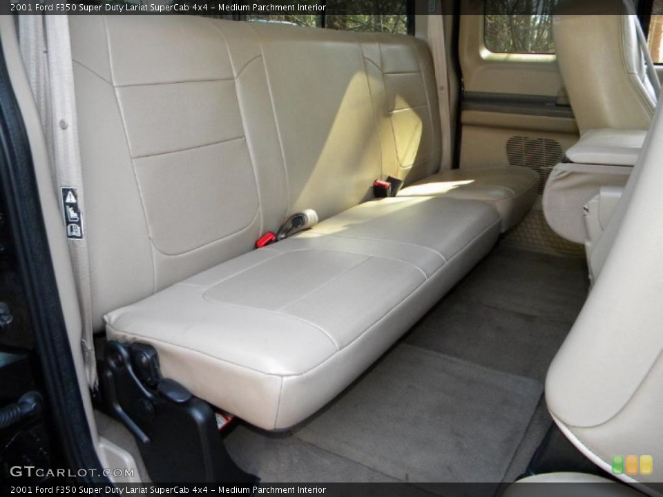 Medium Parchment Interior Photo for the 2001 Ford F350 Super Duty Lariat SuperCab 4x4 #40630242