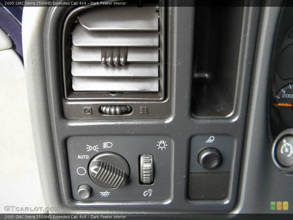 Dark Pewter Interior Controls for the 2005 GMC Sierra 2500HD Extended Cab 4x4 #40633510